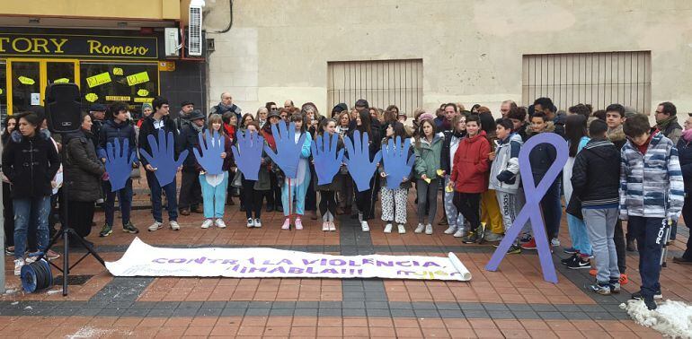 Concentración contra la violencia de género en la Plaza de José Zorrilla.