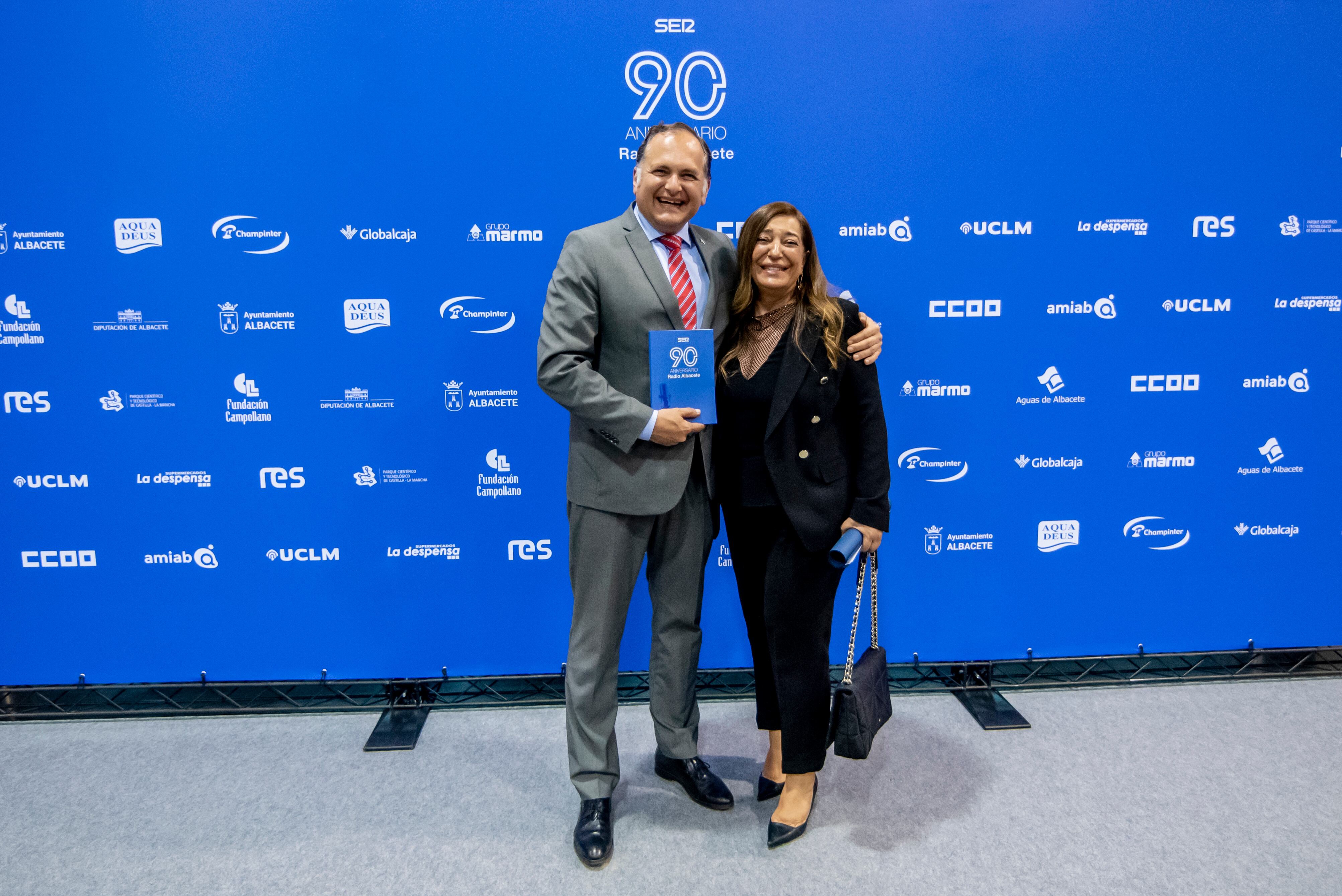El director del periódico La Tribuna de Albacete, Francisco Javier Martínez, y la directora de Radio Albacete, Justina Gómez.