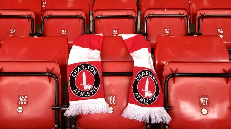 La bufanda del Charlton Athletic en el asiento de Keith Palmer.