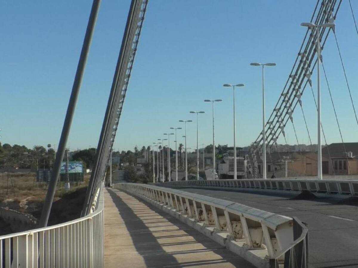 El Ayuntamiento detecta el problema del Puente del Bimilenario