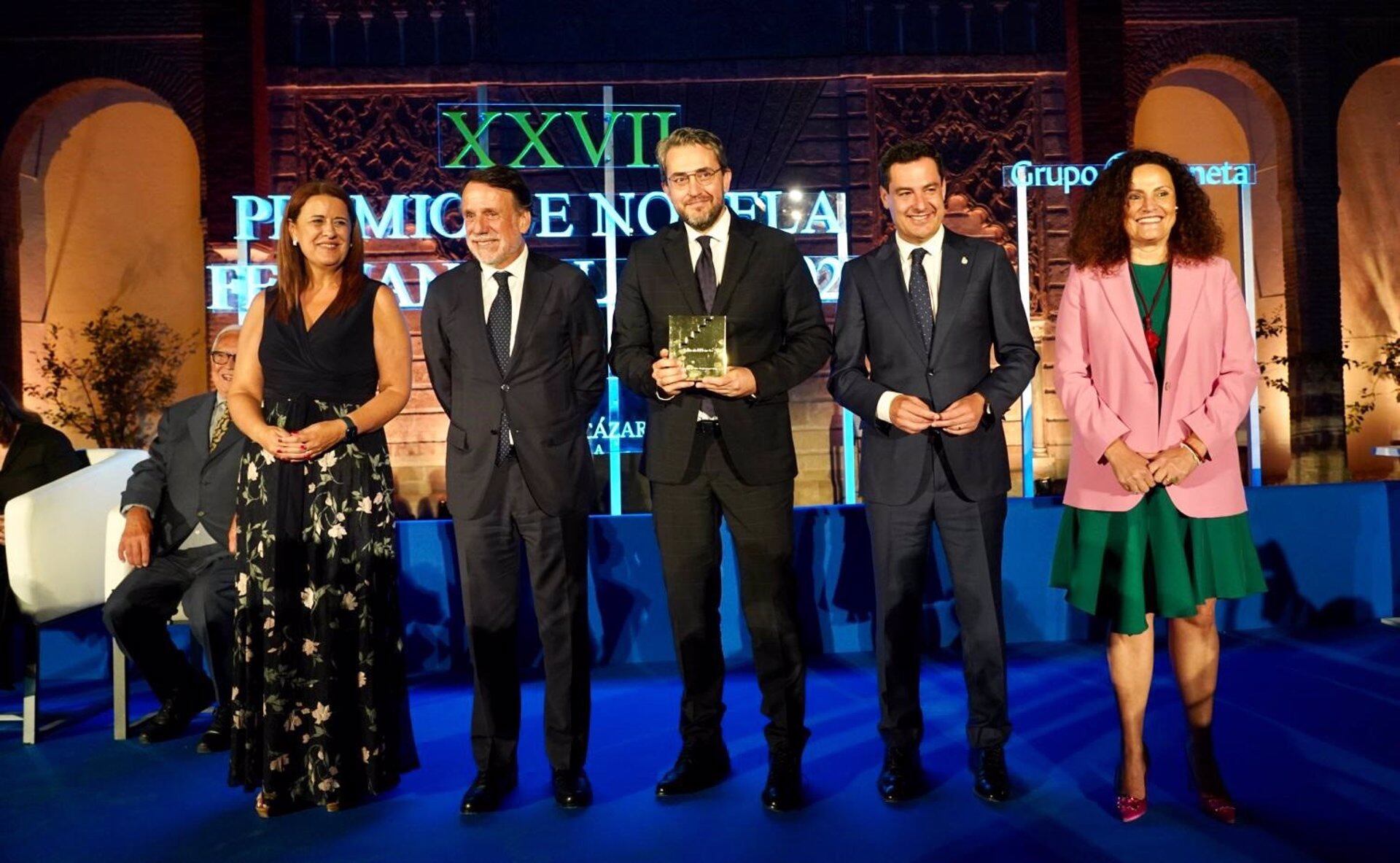 El escritor Máximo Huerta gana el XXVII Premio Fernando Lara por su novela &#039;Adiós, pequeño&#039;.