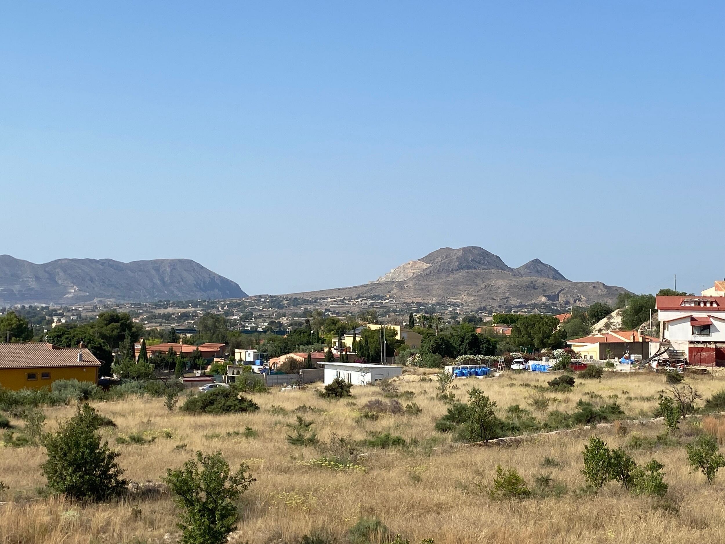 Construcciones en zona inundable en una partida rural de Alicante