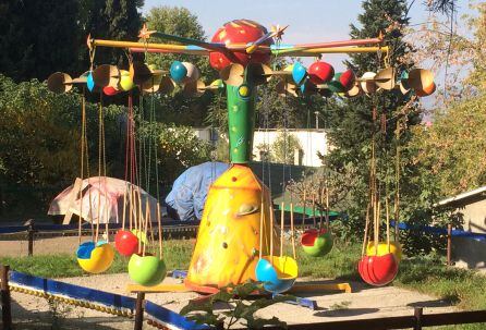 Atracción infantil en un parque situado en el centro de Stepanakert, la capital.