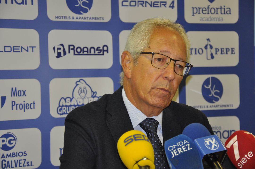 Rafael Coca durante una rueda de prensa en Chapín