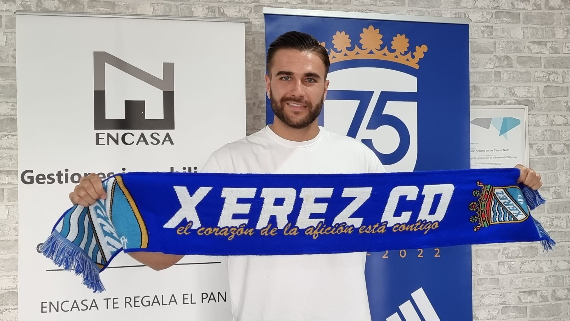 Juan Luna durante su presentación como nuevo jugador del Xerez CD