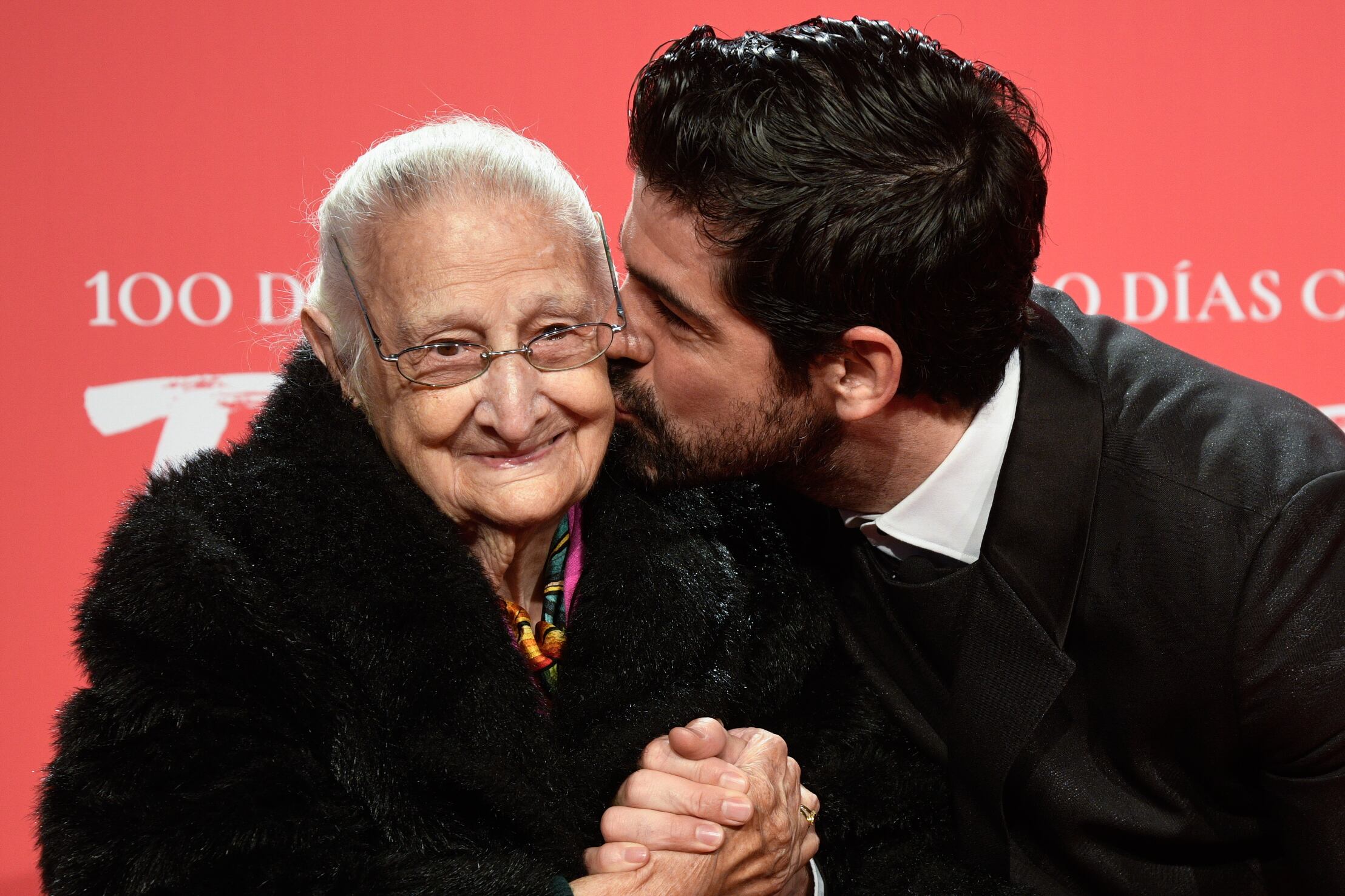 Miguel Ángel Muñoz junto a su querida &#039;Tata&#039;, durante el estreno del documental que protagonizaron