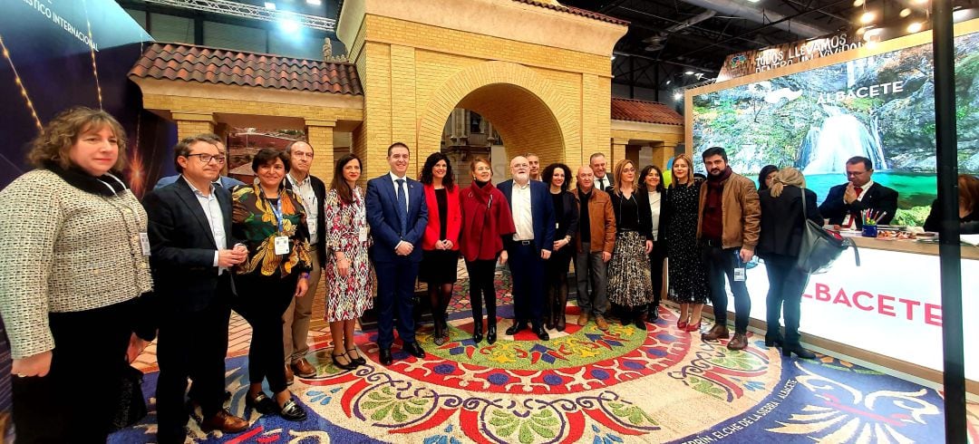 Foto de familia en la presentación de Albacete en FITUR