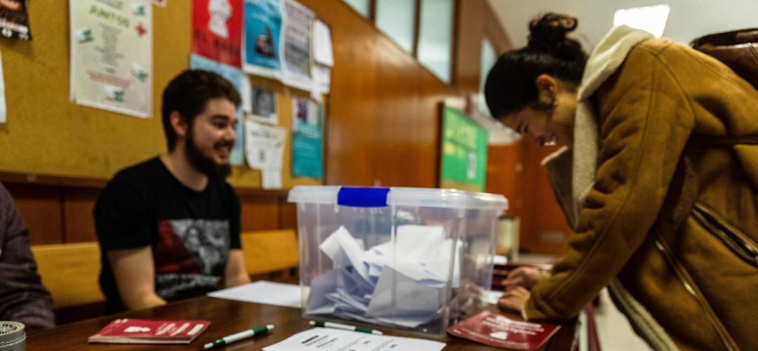 Los estudiantes de la UAM deciden sobre si abolir la monarquía