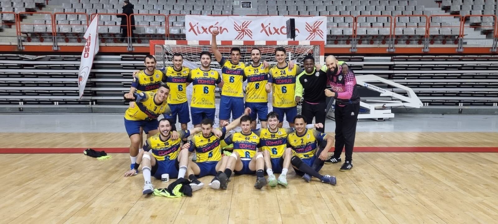 Los jugadores del BM Soria, tras la vigesimotercera victoria del curso.