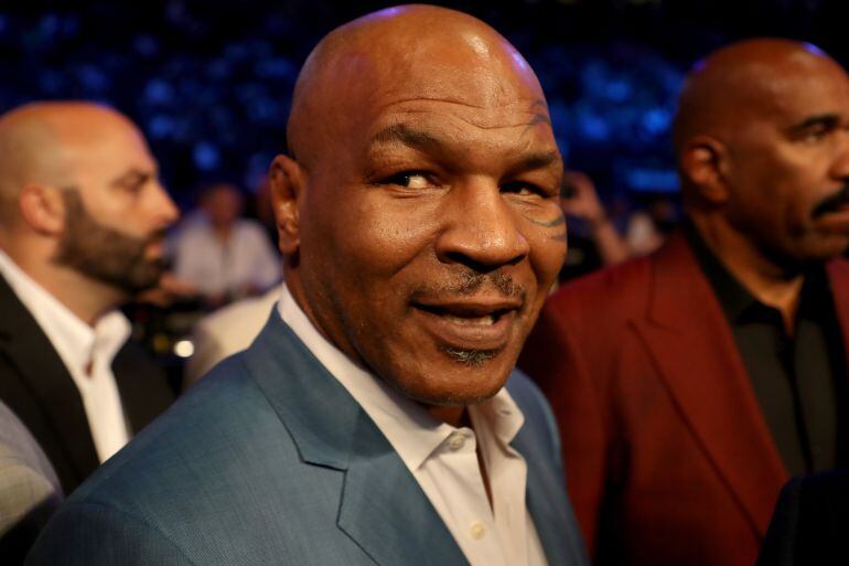 Mike Tyson, en la pelea que enfrentó a Mayweather y McGregor en agosto del pasado año