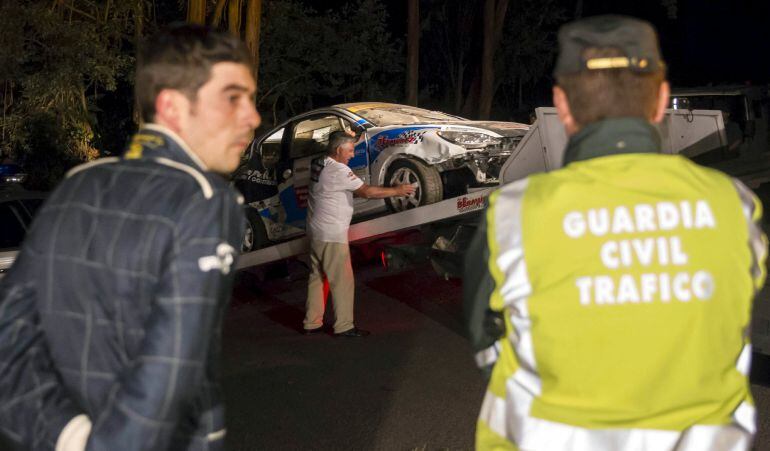 Guardia Civil inspecciona la zona donde seis personas perdieron la vida.