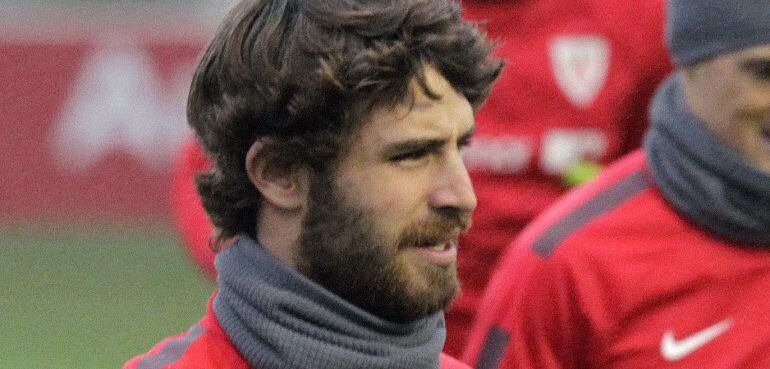 Jugador del Athletic Club Yeray Álvarez, de 21 años, que sufre un cáncer en el testículo derecho del que será operado &quot;casi con total seguridad&quot; el próximo martes, día 27, según ha comunicado hoy el jefe de los servicios médicos del club rojiblanco, Josea