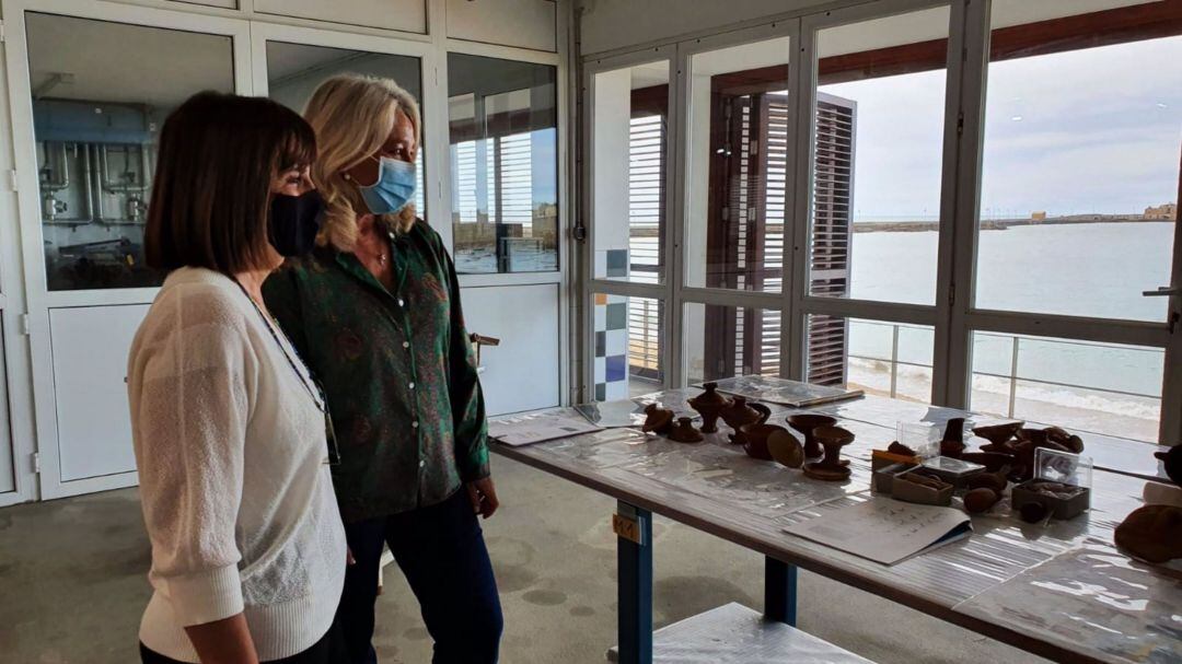 La delegada territorial de Cultura y Patrimonio Histórico de la Junta de Andalucía en Cádiz, Mecedes Colombo, en la sede del Centro de Arqueología Subacuática de Cádiz