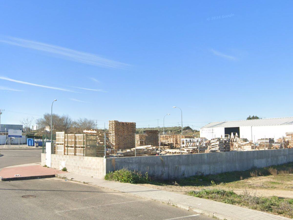 Incendio en un almacén de palets, junto al punto limpio de Olías del Rey (Toledo)