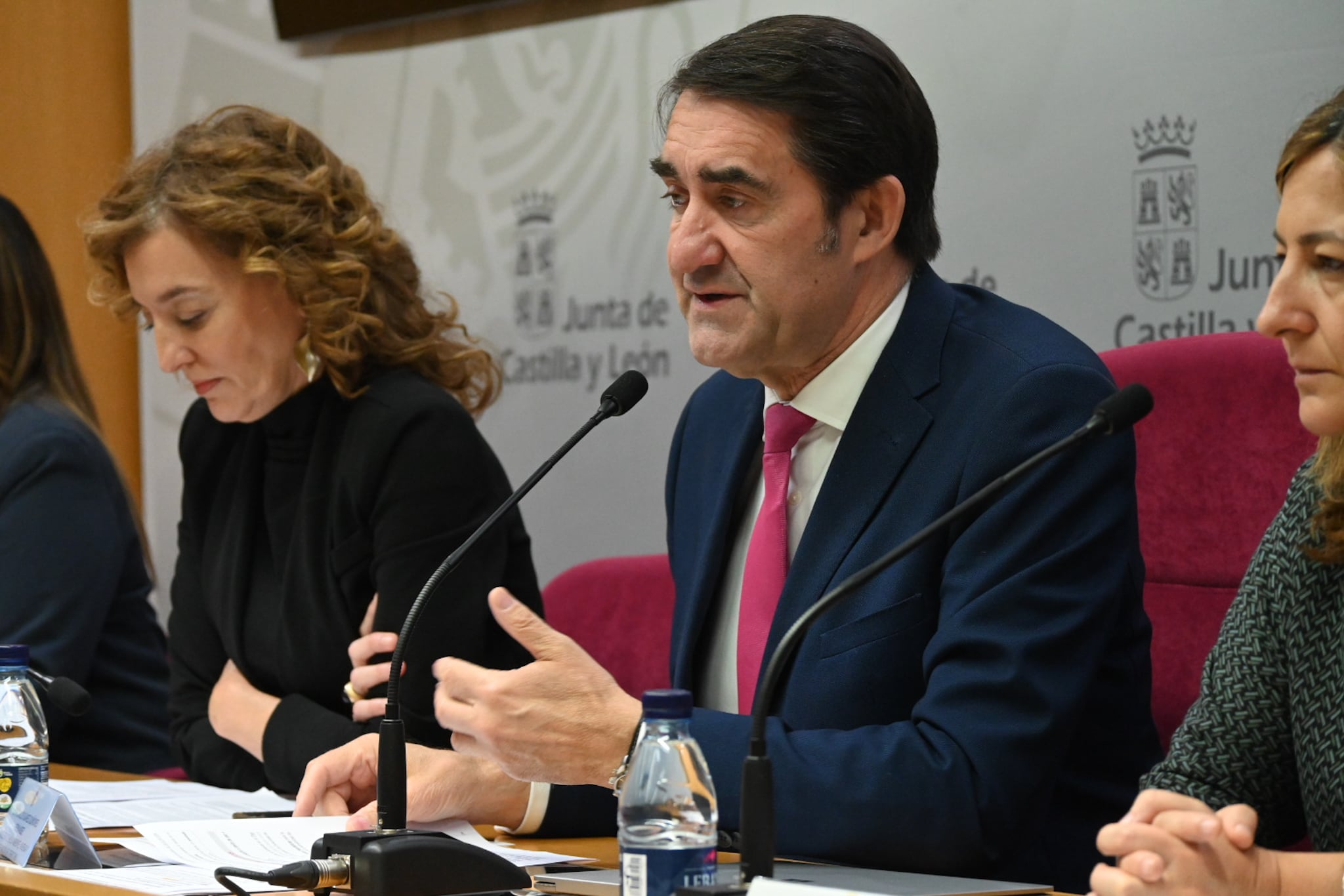 El consejero de Medio Ambiente y Vivienda, Juan Carlos Suárez-Quiñones, presenta las ayudas al alquiler de vivienda correspondientes al año 2024 | Fuente: Junta de Castilla y León