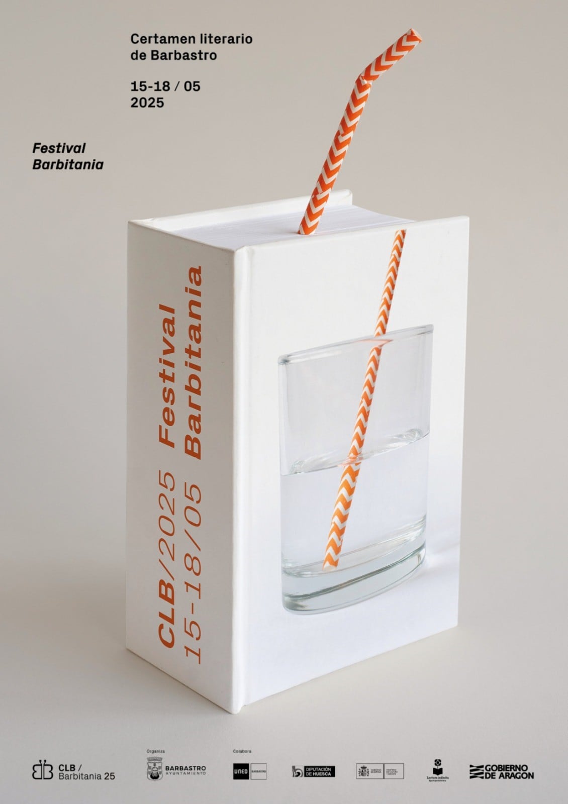 El libro diseñado por Isidro Ferrer se titula CLB/Festival Barbitania y lleva en la cubierta la imagen de un vaso con agua y una cañita