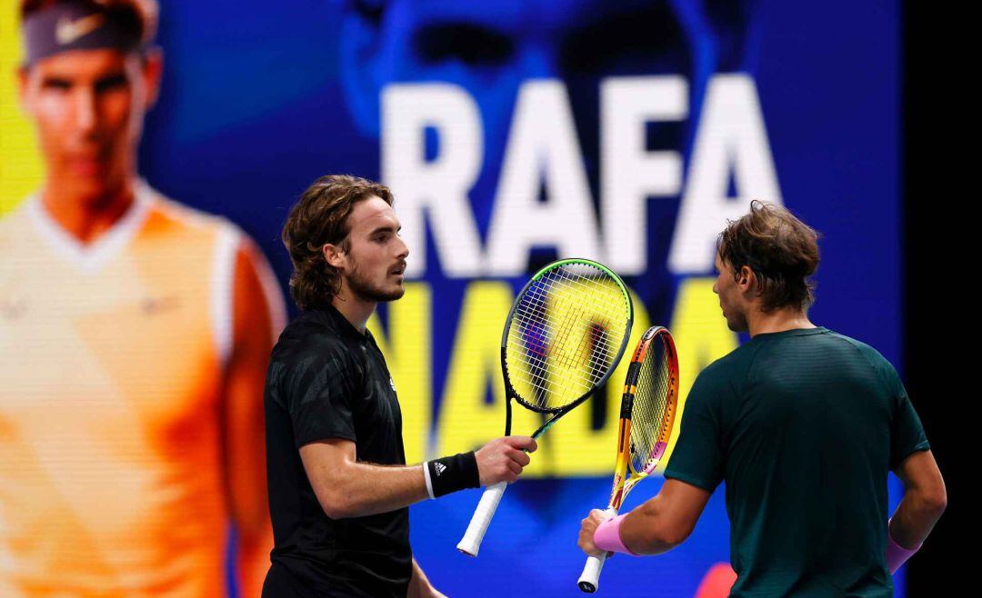 Tsitsipas y Nadal, en un partido en las ATP Finals.