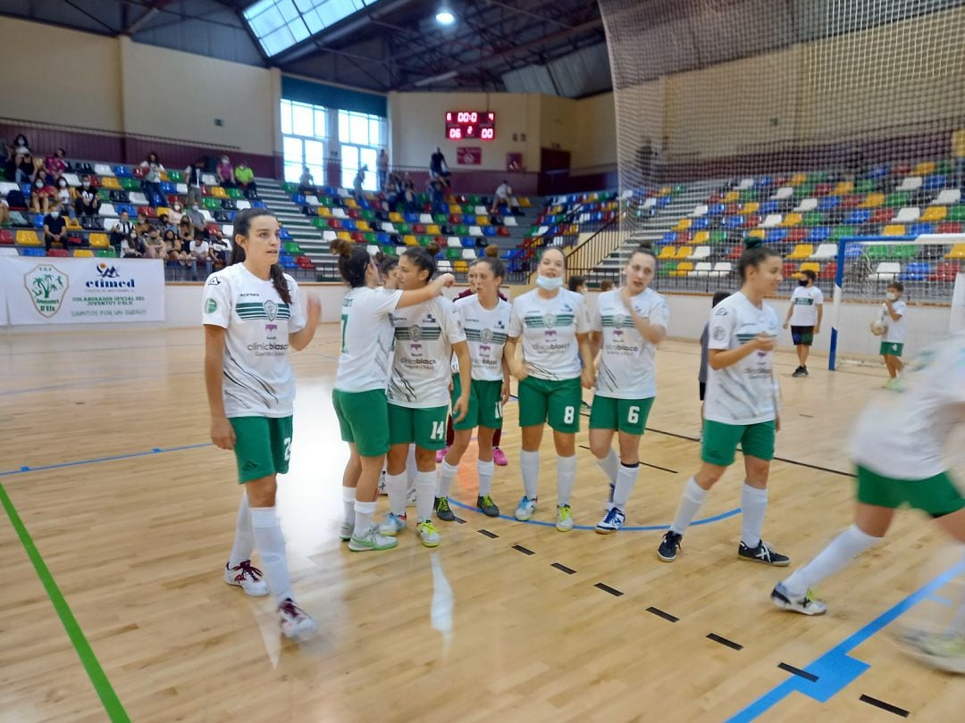 Las jugadoras del Joventut celebran su pase a la final por el ascenso