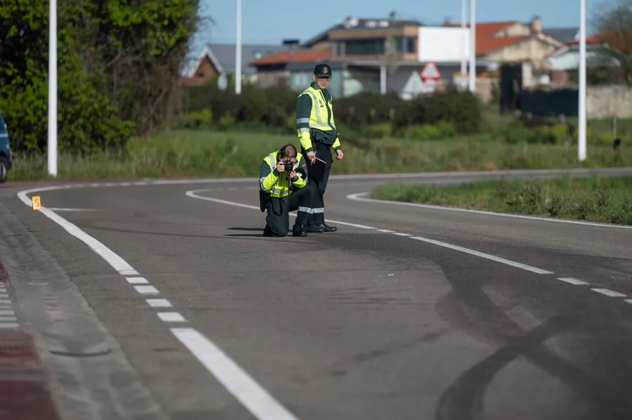 Agentes de la Guardia Civil de Tráfico.PEDRO PUENTE HOYOS (EFE)