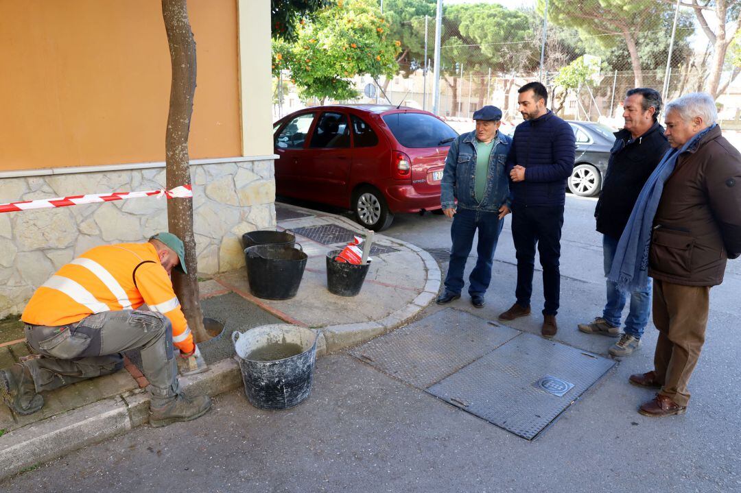 José Antonio Díaz, delegado de Urbanismo, visitando La Milagrosa