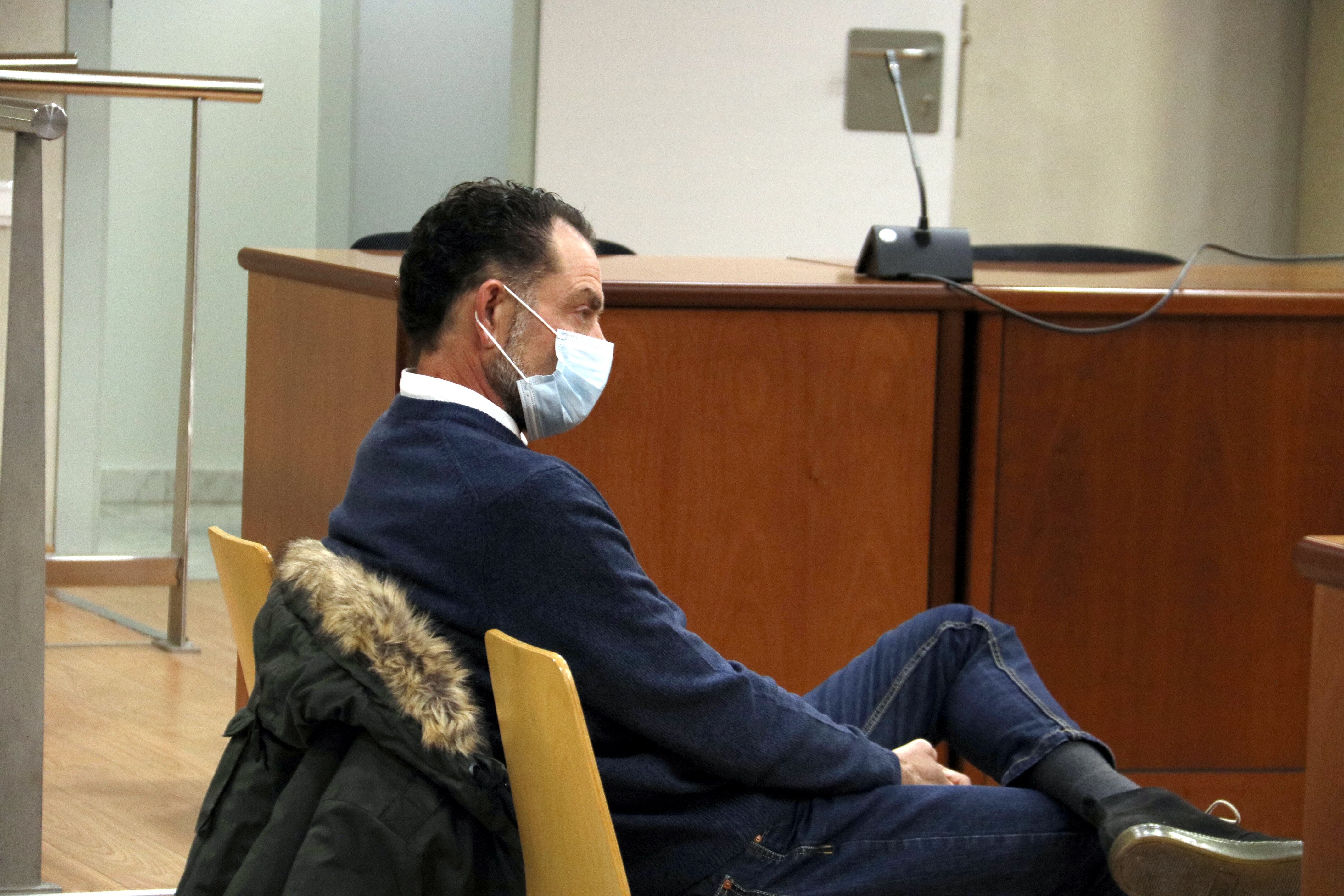 Pla obert de l'acusat d'abusar de discapacitats durant el judici a l'Audiència de Lleida. Imatge del 25 de novembre de 2020.