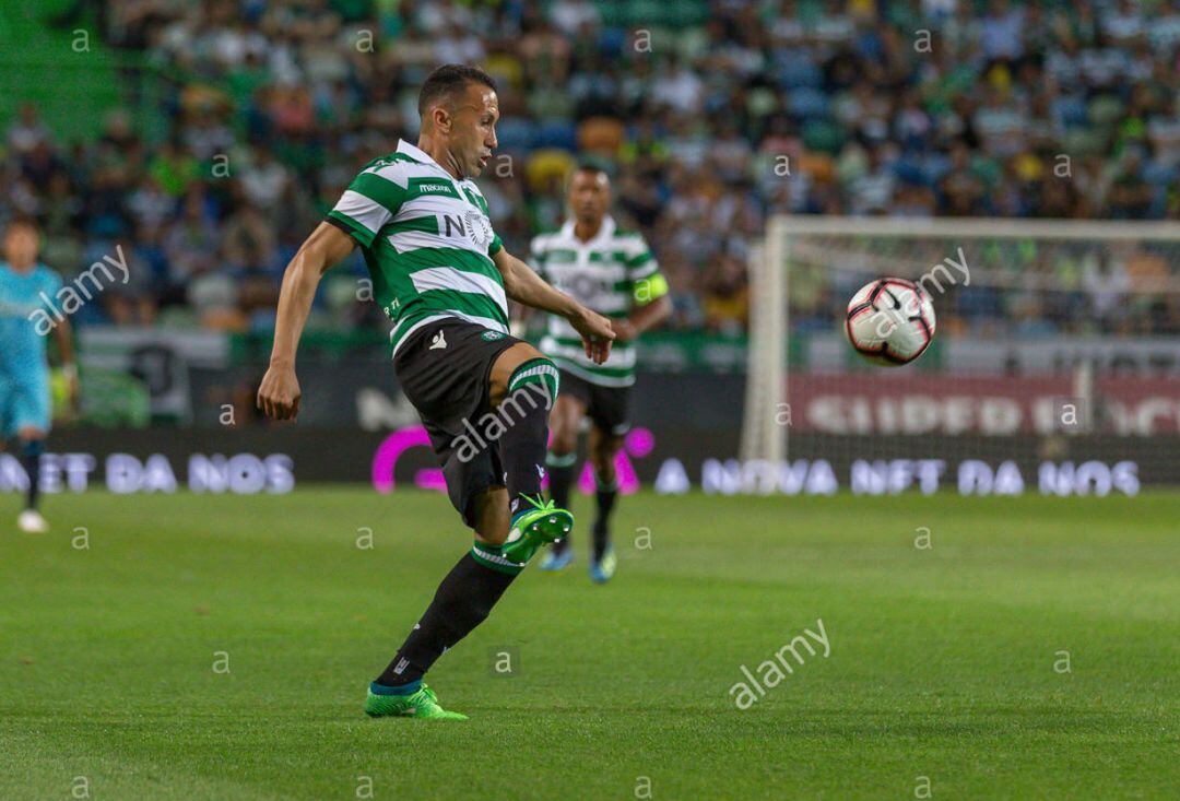 Jefferson controla un balón con el Sporting de Portugal