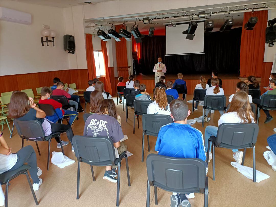 Charla sobre el acoso escolar en Simat de la Valldigna 