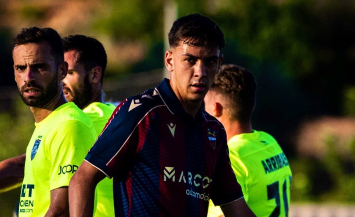 Edgar Alcañiz con el Levante UD.