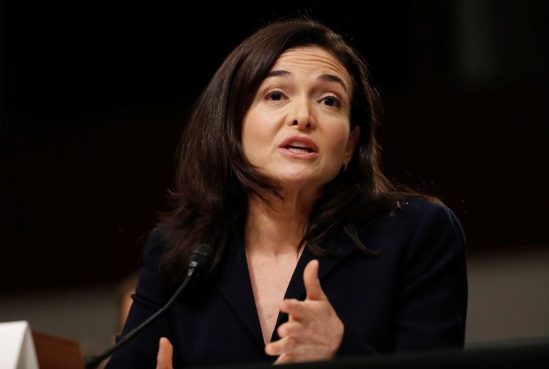 La directiva de Facebook, Sheryl Sandberg, comparece ante el Senado de los Estados Unidos.