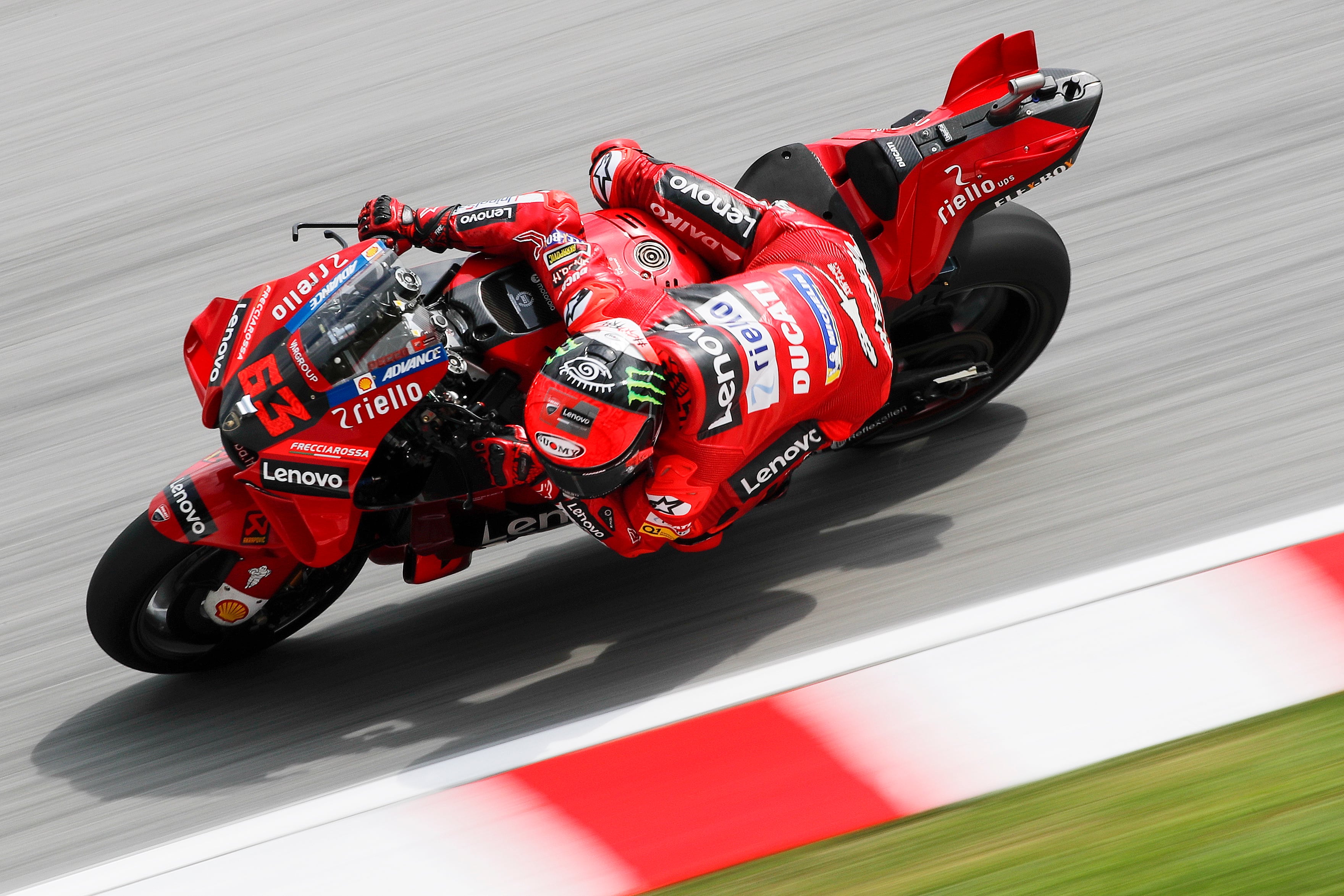 Sepang (Malaysia), 22/10/2022.- El italiano Francesco Bagnaia de Ducati Team en acción durante el GP de malasia (Motociclismo, Ciclismo, Francia, Malasia) EFE/EPA/FAZRY ISMAIL