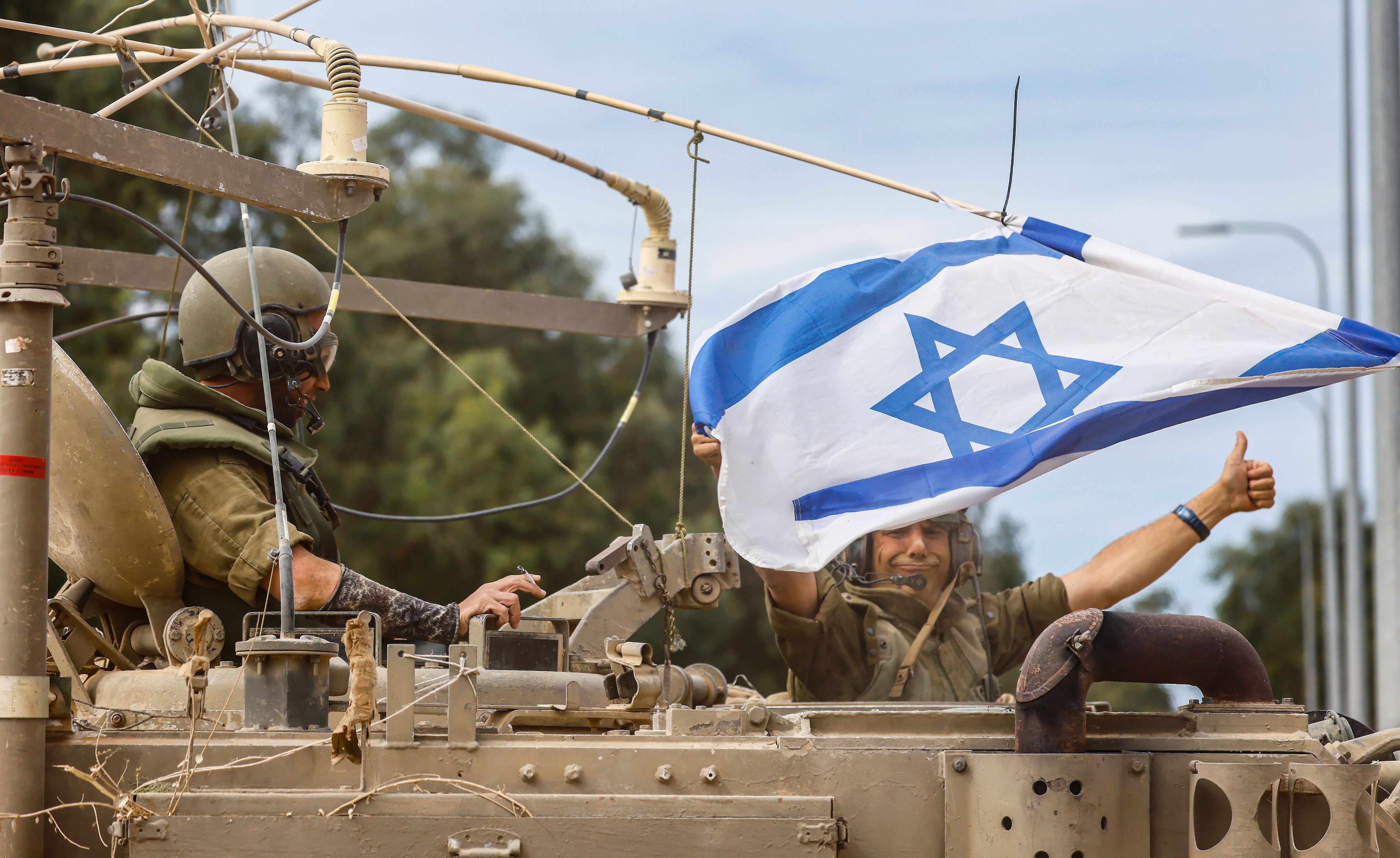 Tropas de Israel cerca de la frontera con Gaza.