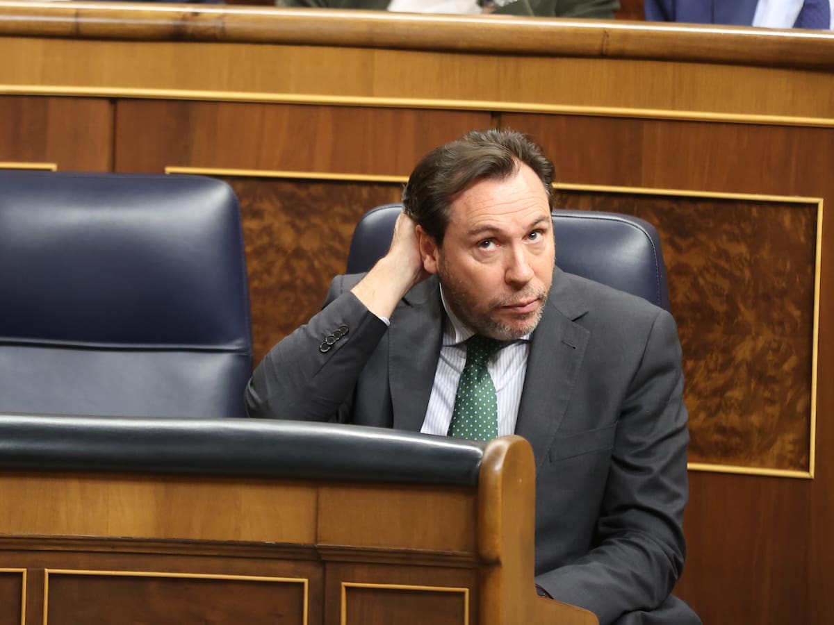 Puente eleva el tono y baja el micro con fuerza tras defender a Marlaska en el Congreso: "Son ustedes unos inmorales"