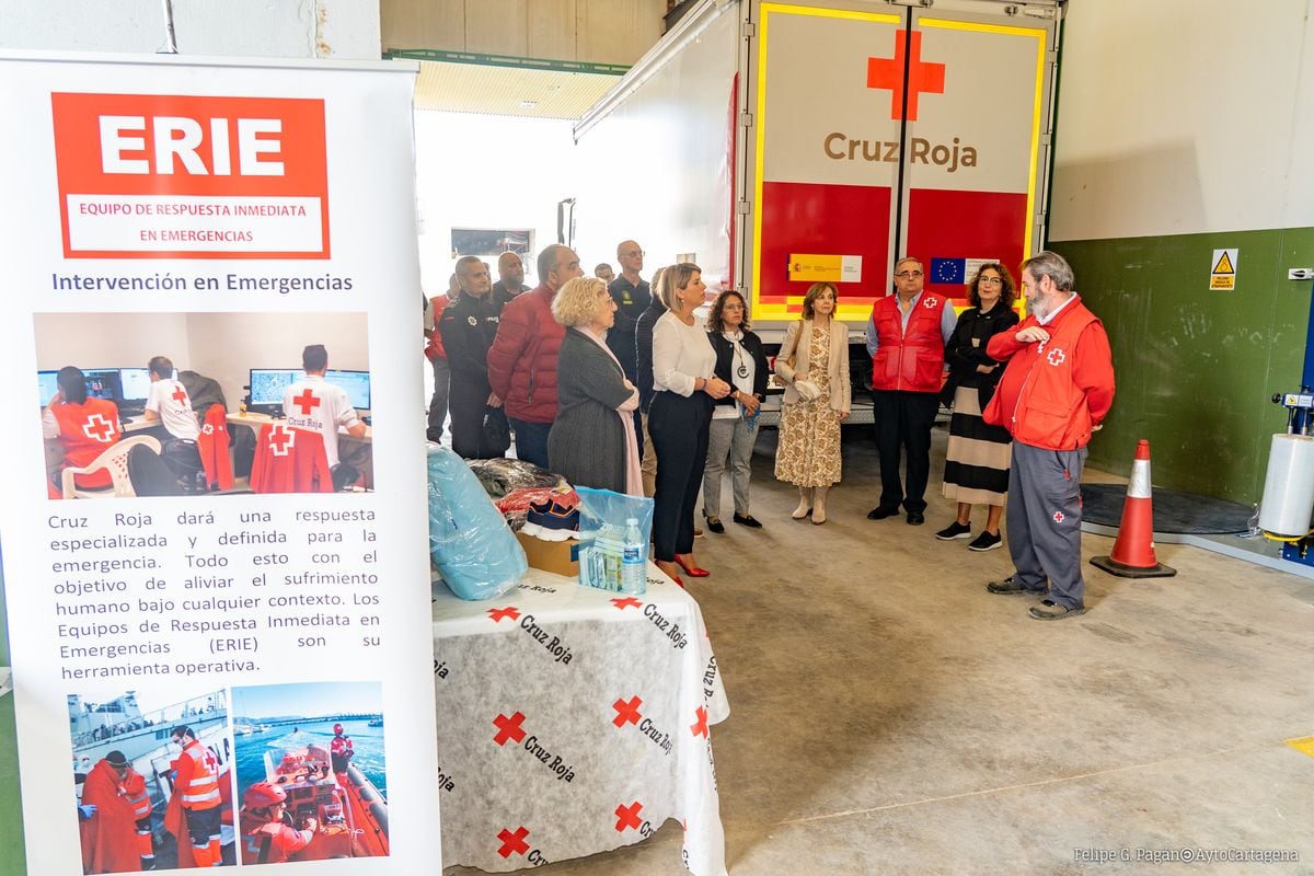 Visita al almacén de Cruz Roja