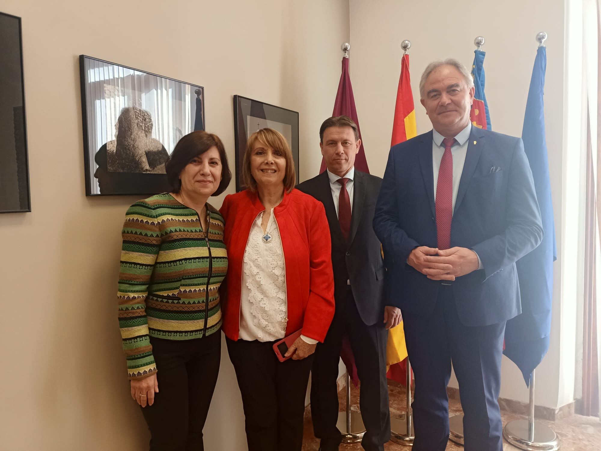 Liduvina Gil junto a la delegación de la ciudad búlgara de Pleven.