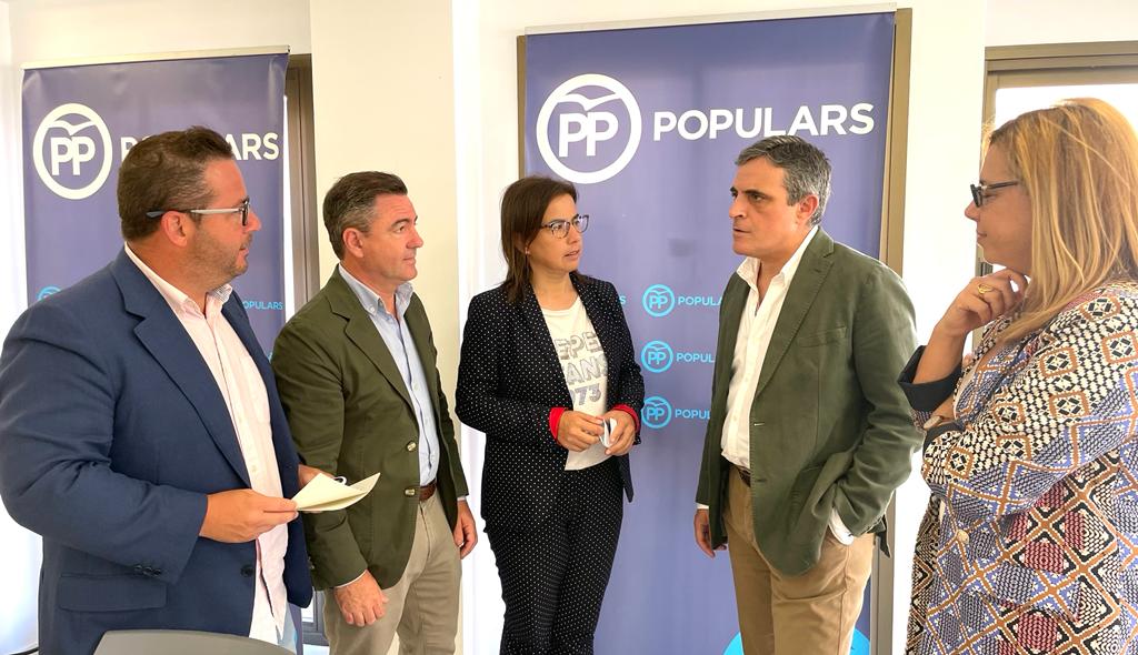 Diputados del PP se han desplazado hoy a Ibiza para reunirse con agentes sociales