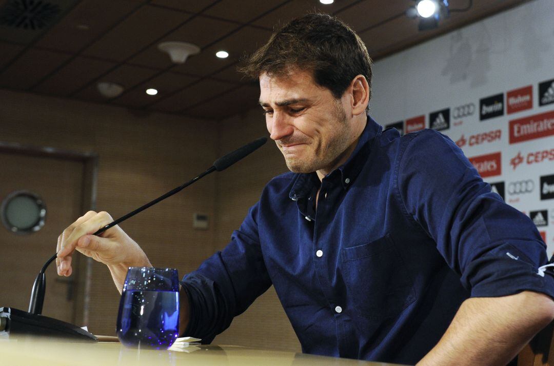 Iker Casillas se emociona enla rueda de prensa en la que anuncia su marcha del Real Madrid en 2020. 