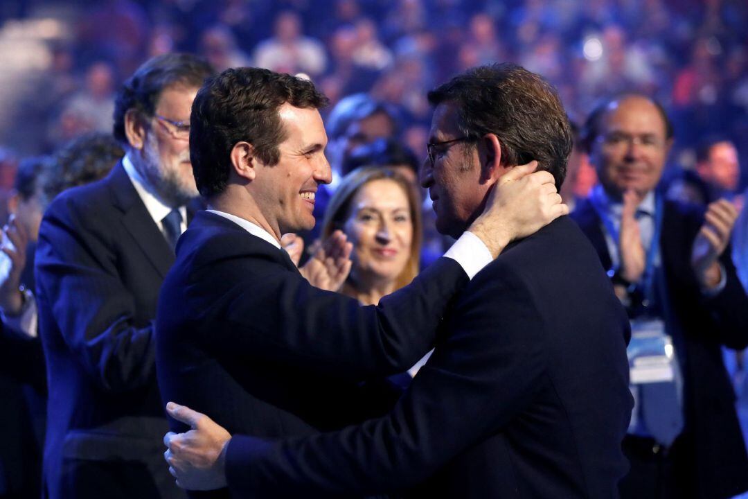 El presidente del PP Pablo Casado, y el presidente de la Xunta de Galicia, Alberto Núñez Feijóo, durante la inauguración de la convención del Partido Popular que se celebrará hasta el próximo Domingo en el Recinto Ferial IFEMA de Madrid. 