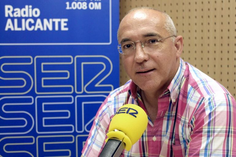 Jesús Villar en una visita a Radio Alicante