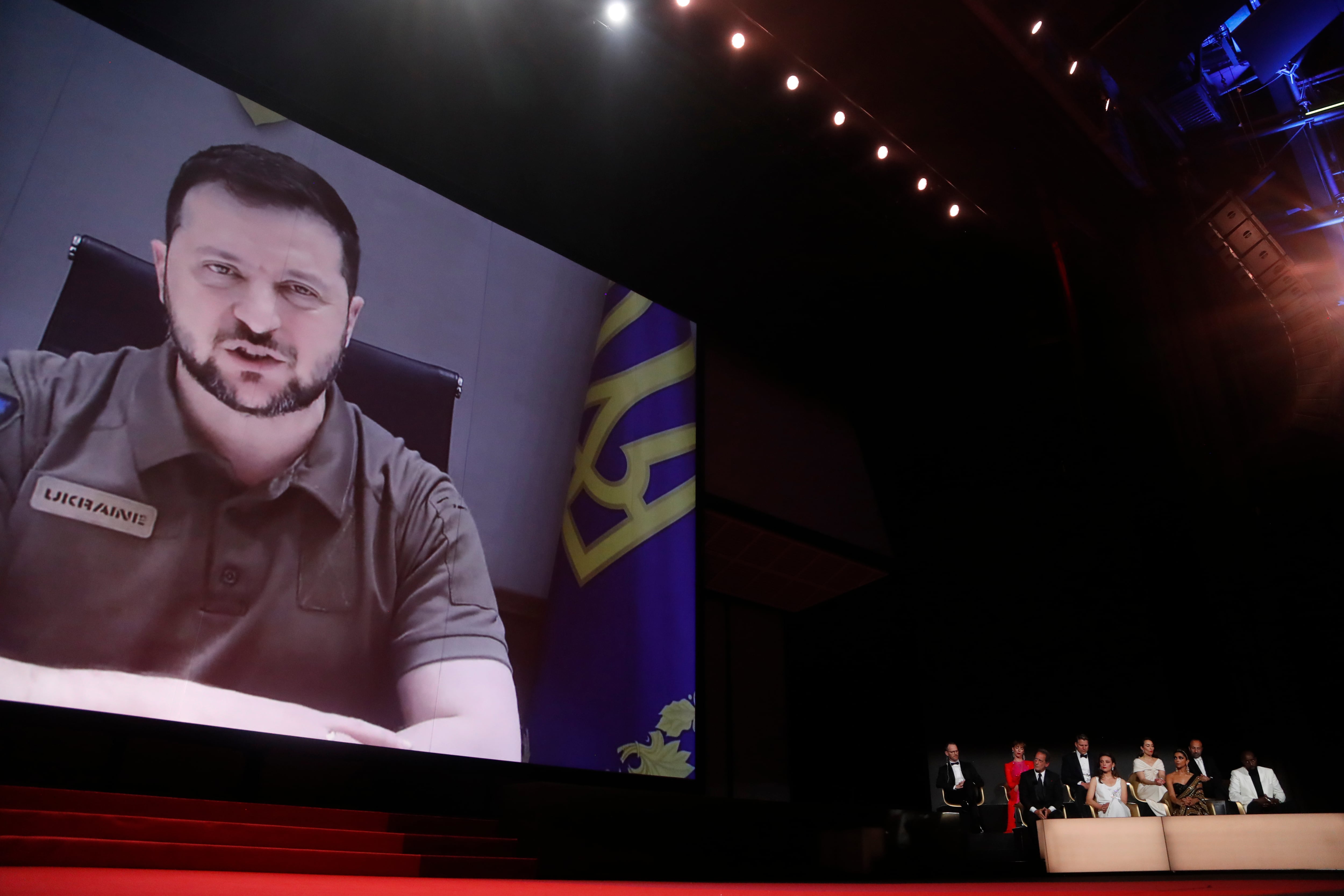 Cannes (France), 17/05/2022.- Ukraine&#039;s President Volodymyr Zelensky appears via remote on a screen during the Opening Ceremony of the 75th annual Cannes Film Festival, in Cannes, France, 17 May 2022. The festival runs from 17 to 28 May. (Cine, Francia, Ucrania) EFE/EPA/GUILLAUME HORCAJUELO
