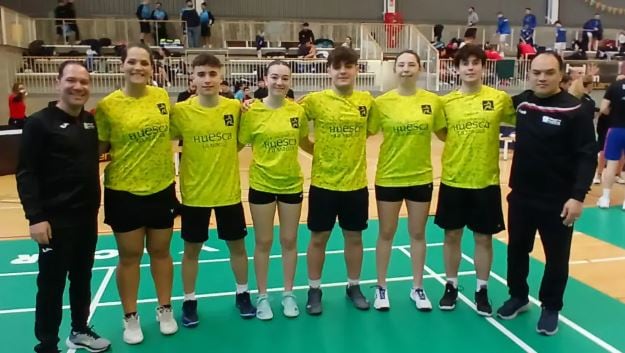 Equipo del Bádminton Huesca la Magia que jugó en Granollers