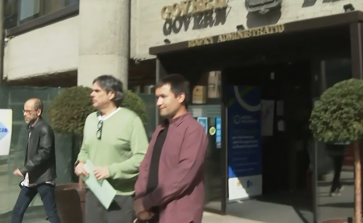 Els representants del Sipaag i del SEP, Salus Chato i Sergi Esteves, després de presentar el recurs administratiu