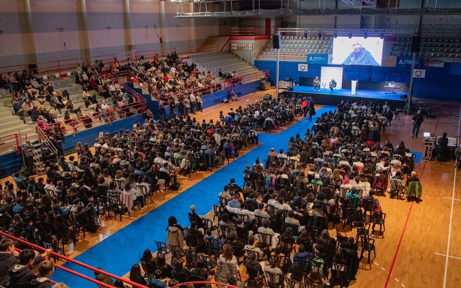Jane Goodall es troba amb més de 500 alumnes a Andorra.