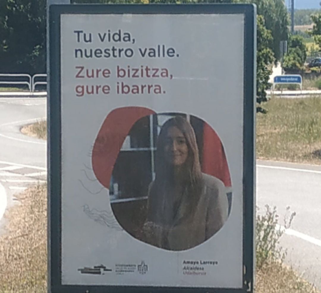 Cartel de apoyo al comercio local con la imagen de la alcaldesa