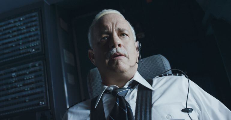 Tom Hanks interpreta al piloto que protagoniza esta historia basada en hechos reales