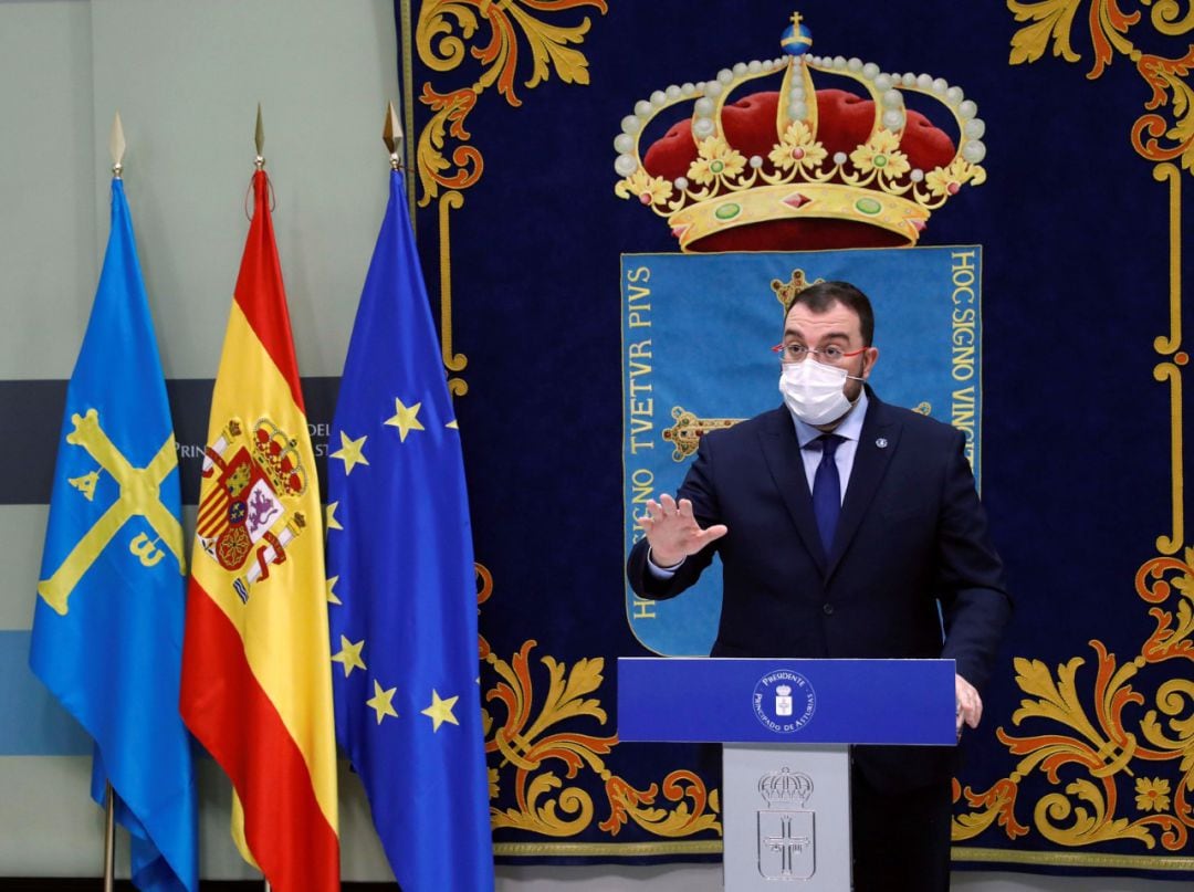 El presidente del Principado, Adrián Barbón, durante una rueda de prensa. 