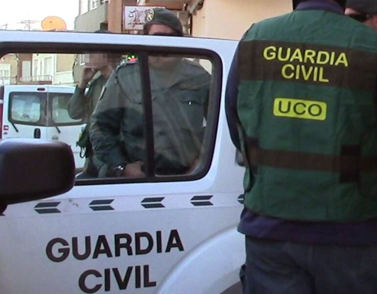 GRA011. ALICANTE, 07/02/2015.- La Guardia Civil ha detenido a once personas como supuestas integrantes de una organización criminal implicada en más de un centenar de robos de viviendas en Alicante y Murcia, y dedicada al tráfico de estupefacientes. La op