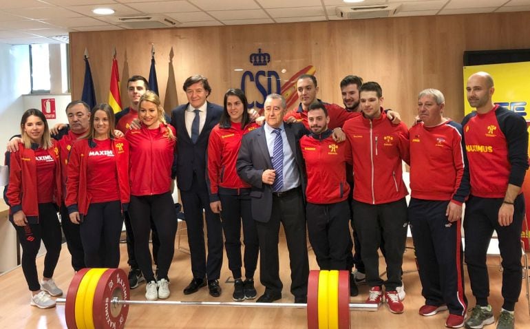 Los deportistas que participarán en el europeo visitaron el CSD capitaneas por la berciana Lydia Valentín