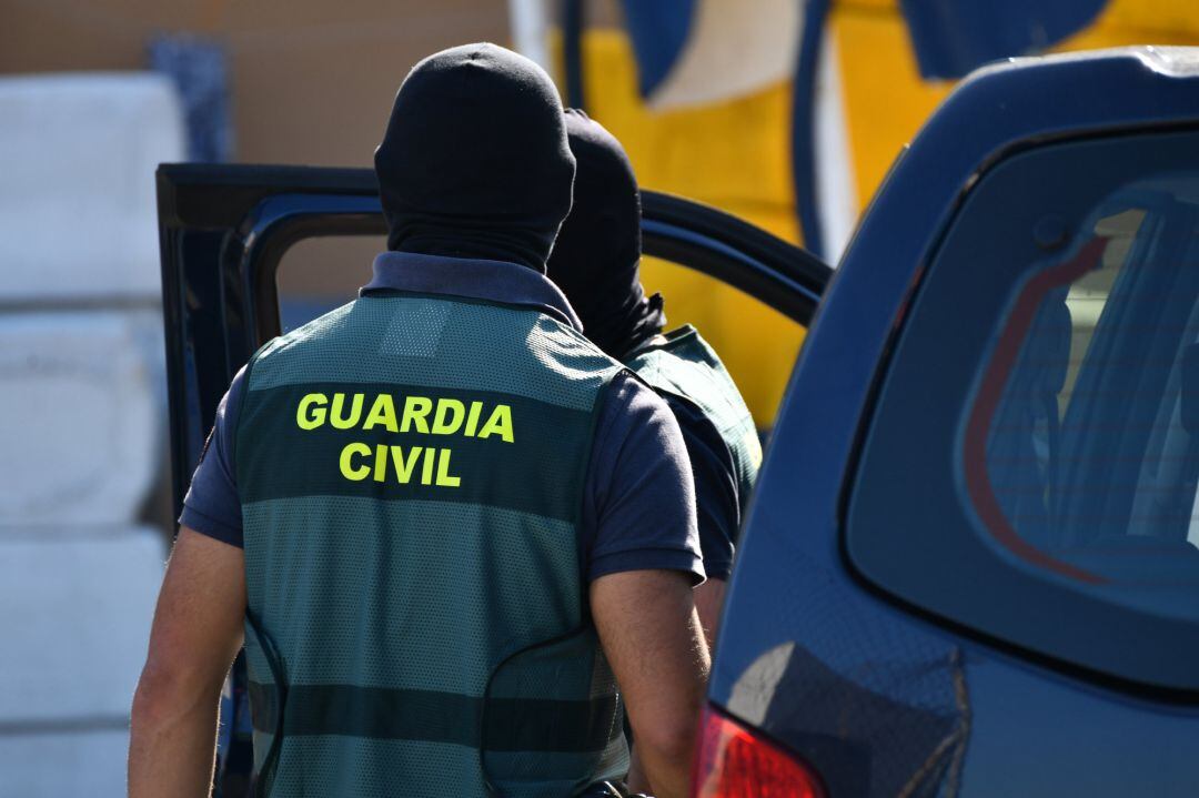 Un agente de la Guardia Civil