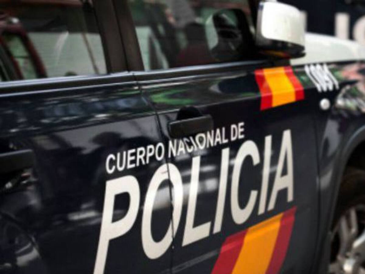 La Policía investiga el robo en una tienda de teléfonos móviles en el centro de Albacete