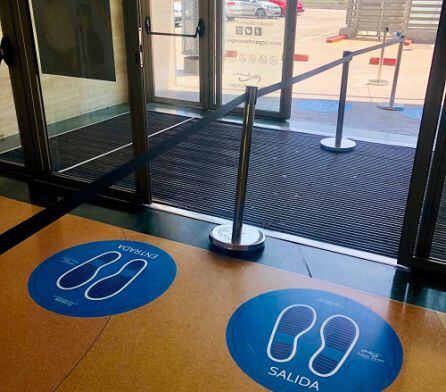 Entrada y salida única en el centro comercial